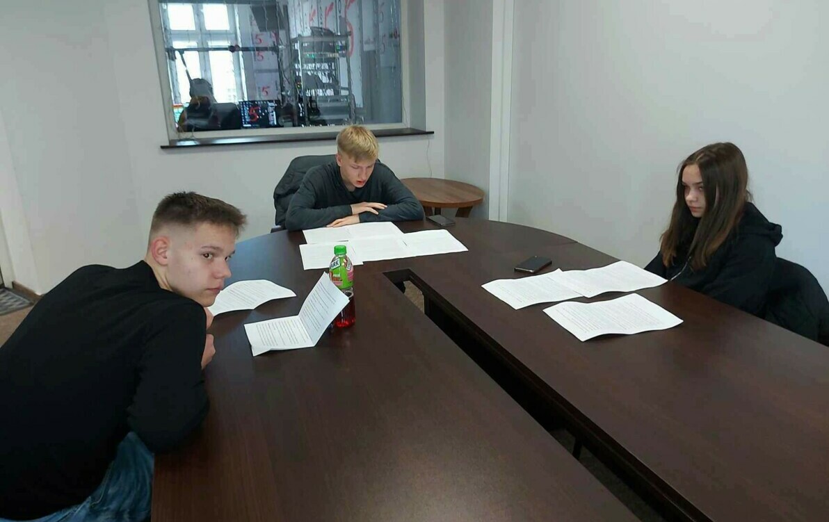 Zdjęcie do Młodzi dziennikarze w audycji "Szkoła na antenie"