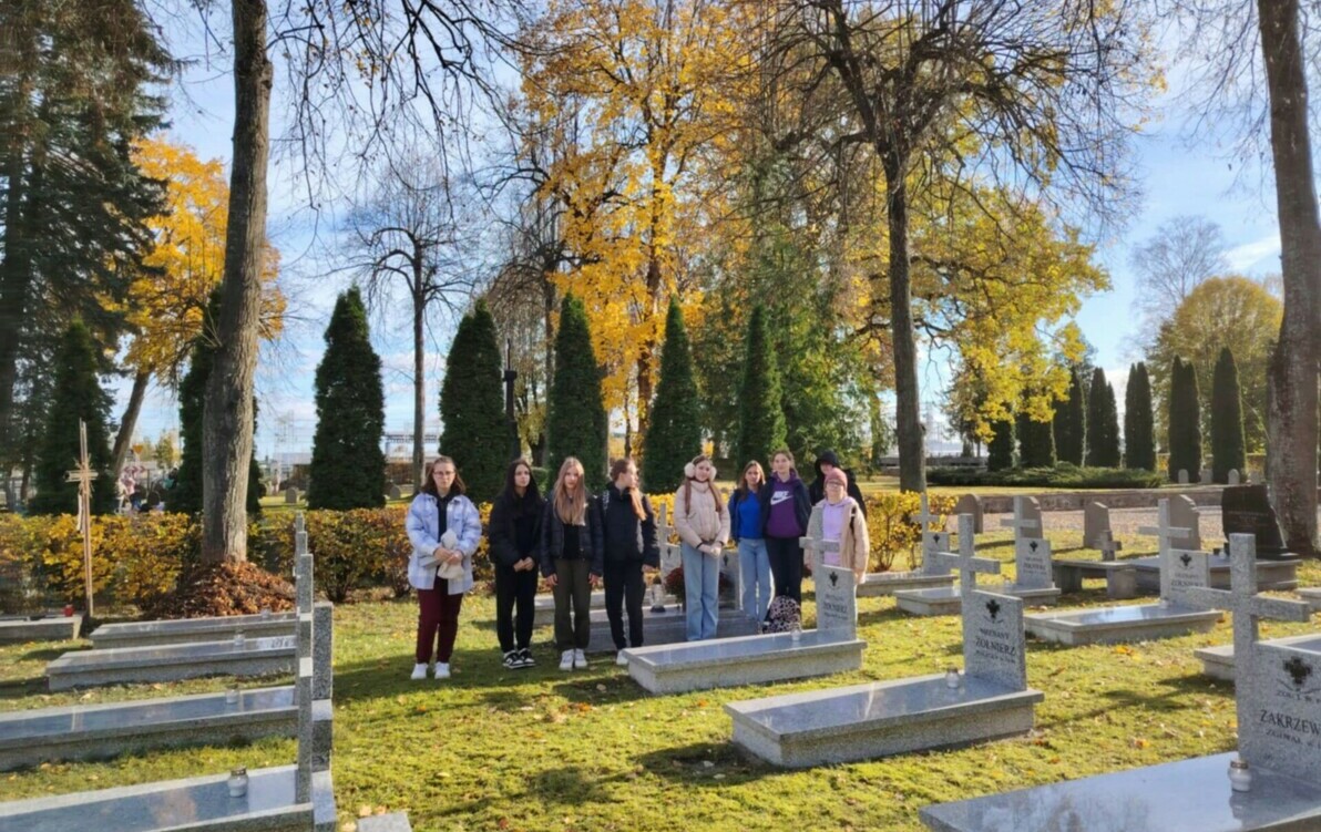 Zdjęcie do Żołnierskie groby