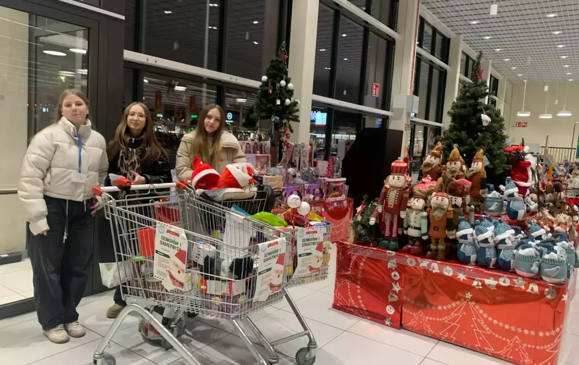 Zdjęcie do Zbi&oacute;rka dla senior&oacute;w i samotnych - akcja szkolnych wolntariuszy