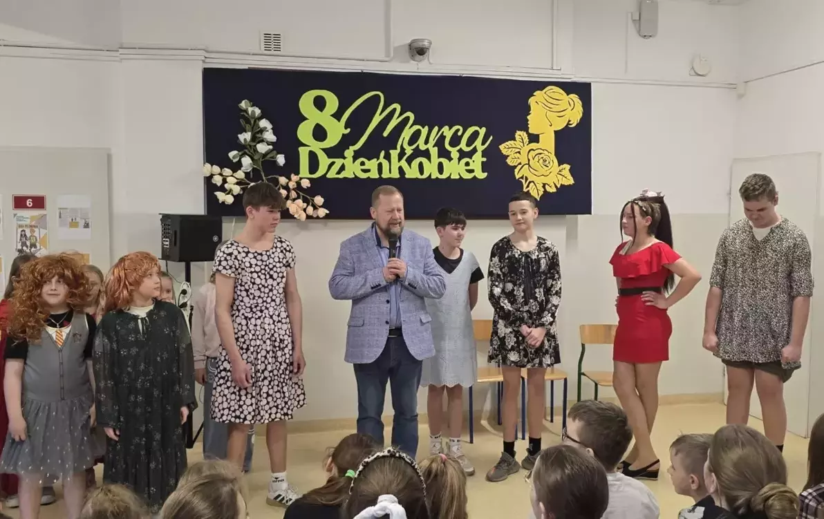 Zdjęcie do Dzień Kobiet w Szkole Podstawowej w Chełchach