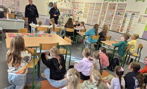 Spotkanie z policjantami - „Bezpieczna droga do szkoły” 