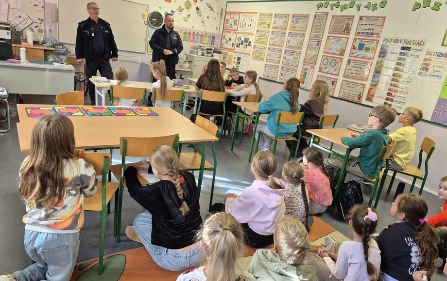 Policjanci przeprowadzili edukacyjne spotkanie „Bezpieczna droga do szkoły”