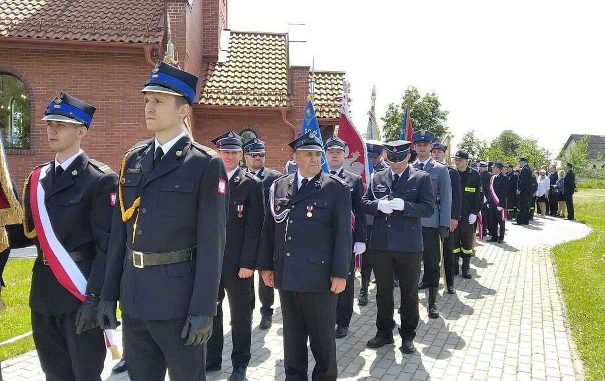 Zdjęcie do Nadanie sztandaru OSP Chełchy