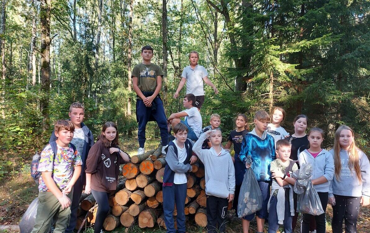 Zdjęcie do Szkolna akcja "Sprzątamy świat"